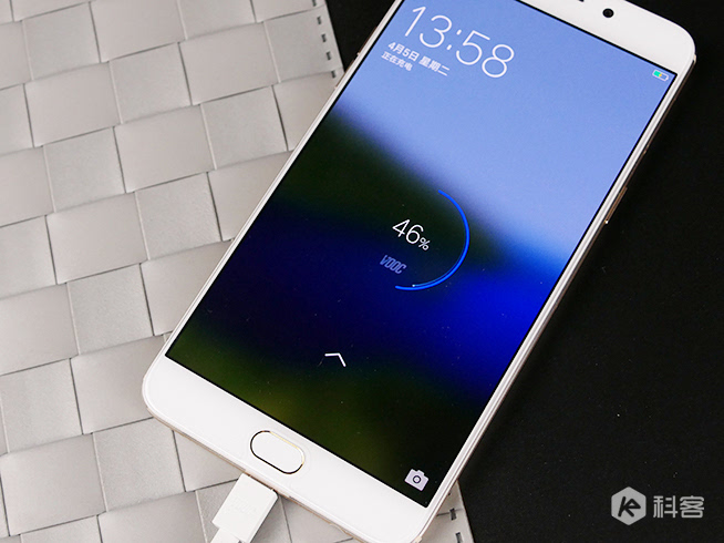 6英寸自拍大器！OPPO R9 Plus上手體驗(yàn)