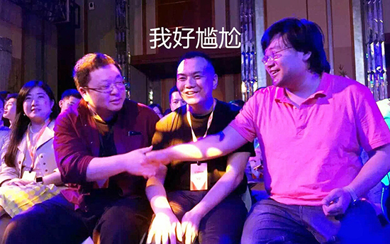 老羅真的缺錢？錘子終于抱上阿里大