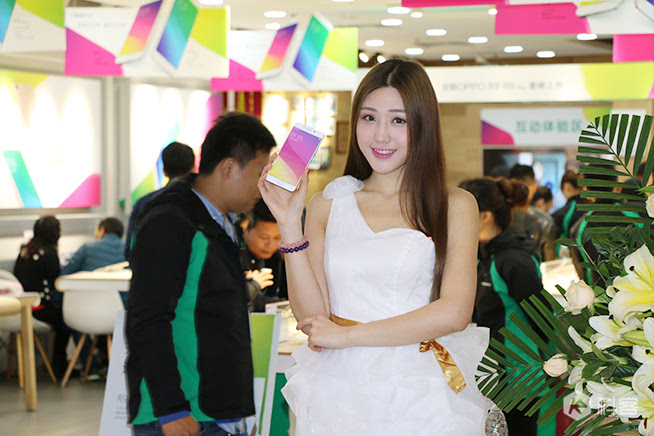 OPPO R9線下首發(fā)：1個店1小時賣出110臺