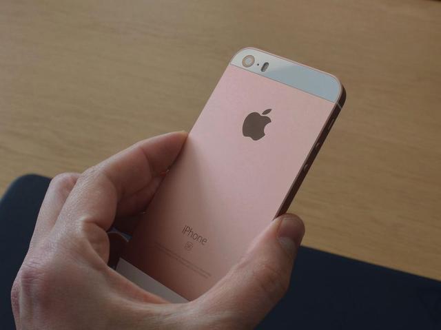iPhone SE上手圖賞：別騙我！這不就是5s嗎？
