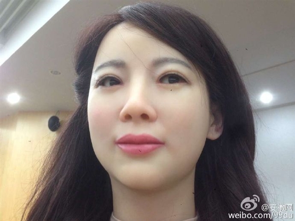 告訴我她美不美！中國(guó)首個(gè)美女機(jī)器人問(wèn)世