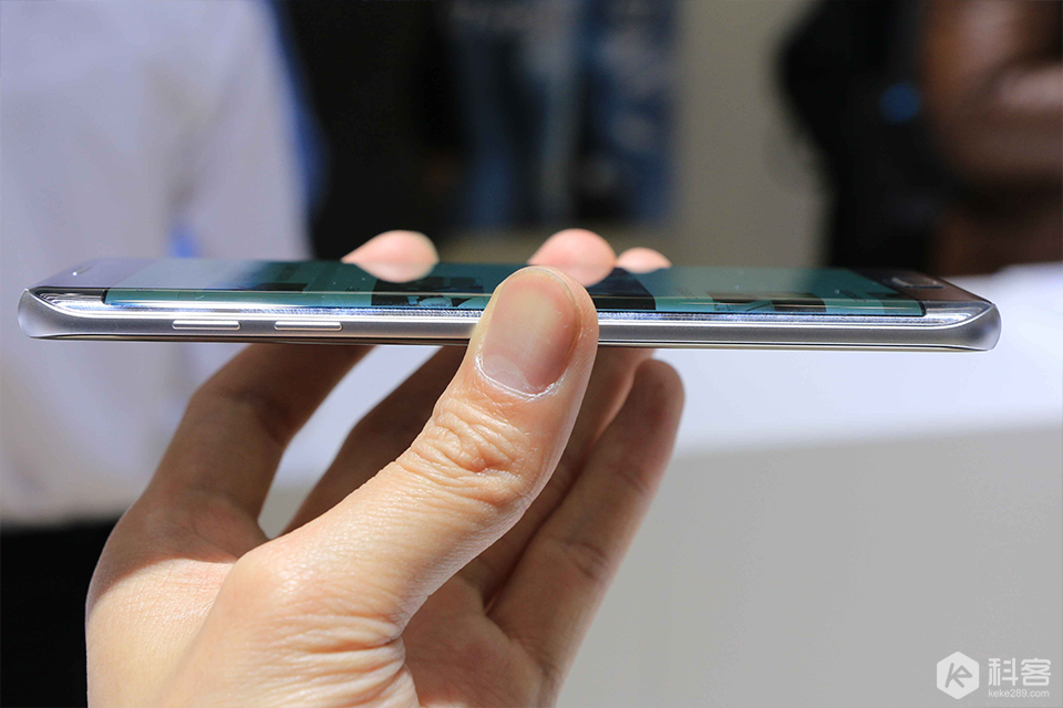 主推Galaxy S7 edge？三星或許早就該這樣做