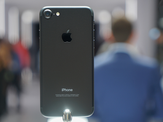 無聊得讓人佩服 這個人為買iPhone 7排隊(duì)23天