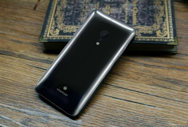 老羅情懷逆戰(zhàn)？錘子T3六大看點(diǎn)前瞻