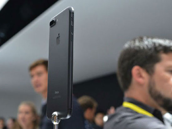 大戰(zhàn)將至！蘋果iPhone 8與三星S8將迎來一場“惡斗”
