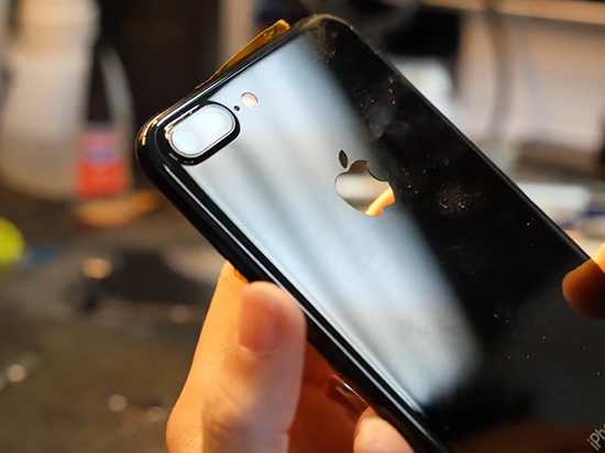 閃瞎！改裝蘋果iPhone 7 Plus發(fā)光LOGO