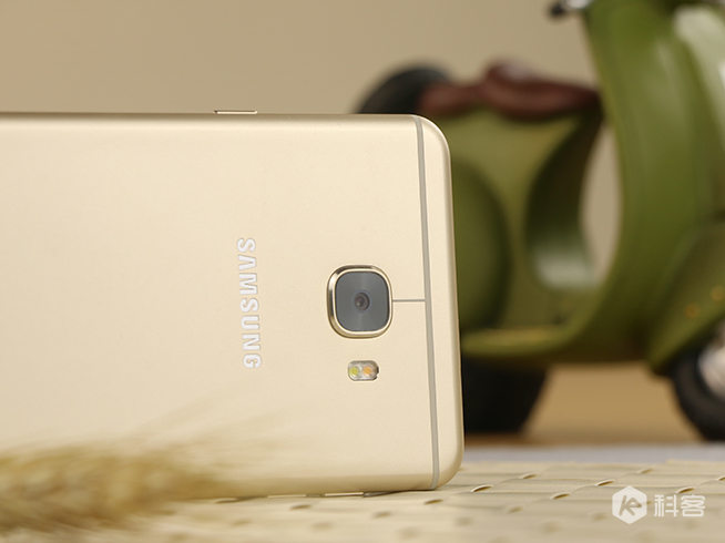 2500元選誰？三星C7對比OPPO R9/vivo X7