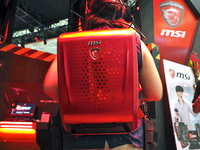 扛著玩游戲？索泰背包PC考驗(yàn)玩家體質(zhì)