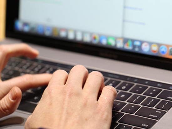 科客晚報：新MacBook Pro賣得好 一加3T確認發(fā)布 