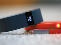 傳Fitbit擬收購競爭對手Pebble 智能手表廠商都要抱團？