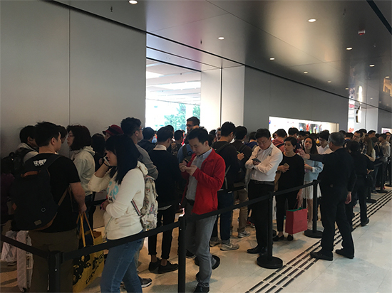 科客晚報(bào)：小米MIX白色版發(fā)布 蘋果促銷贈(zèng)品“瞬間告罄”