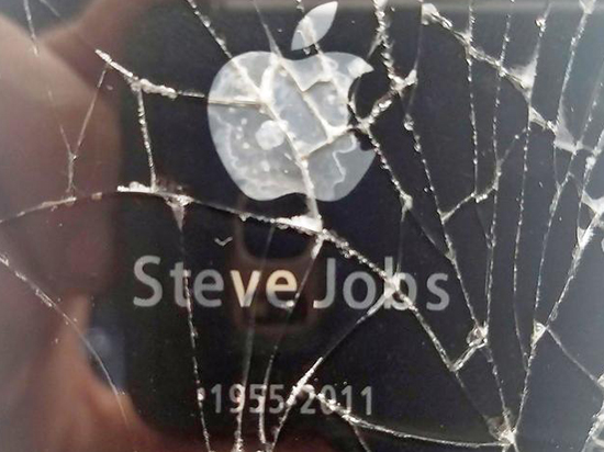 天價紀念款iPhone 4s現(xiàn)身eBay：可以買套房！