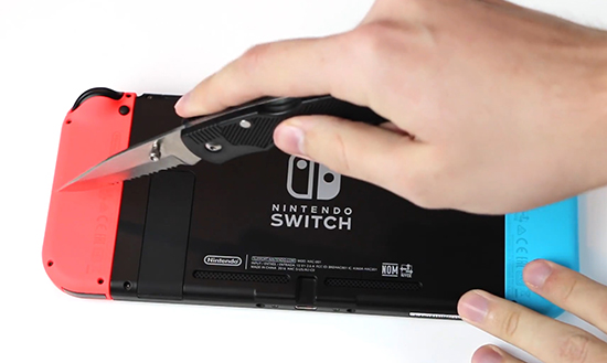 任天堂Switch暴力測(cè)試：不怕錘子砸更不怕摔地上