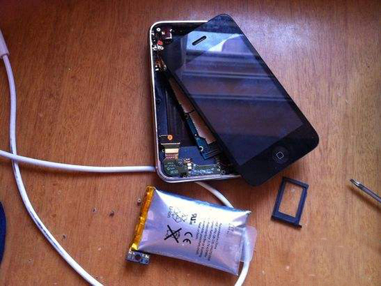 iPhone也不例外！美男子將iPhone放枕邊充電發(fā)生點擊