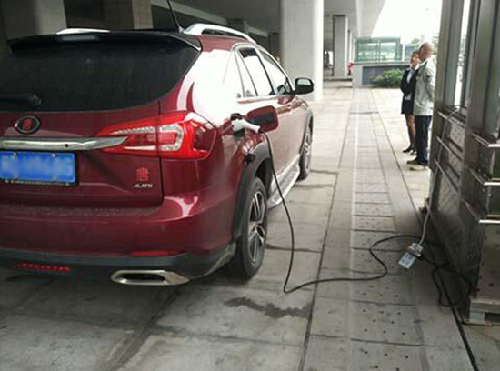 引爆市場的特斯拉在中國卻淪為玩具？充電難還可以這么解決