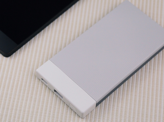 充電快還得顏值高？三款10000mAh移動電源對比