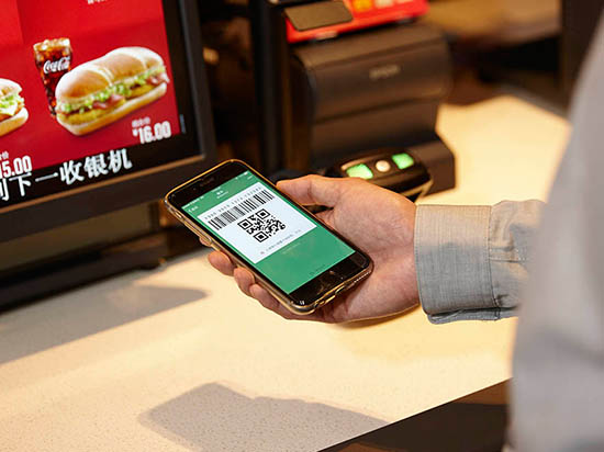 無現(xiàn)金社會(huì)指日可待！Apple Pay發(fā)力懟微信、支付寶