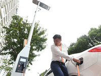 中國(guó)移動(dòng)試點(diǎn)智能燈桿：提供免費(fèi)充電和WiFi