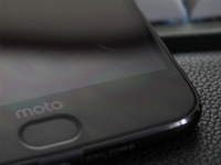 沒毛?。∧ν辛_拉實力回應(yīng)Moto Z2 Force屏幕不耐刮