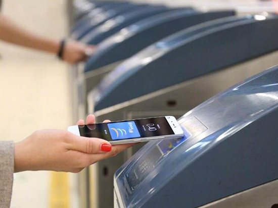 千萬iPhone用戶心塞！北京地鐵即日起全線支持刷手機(jī)乘車