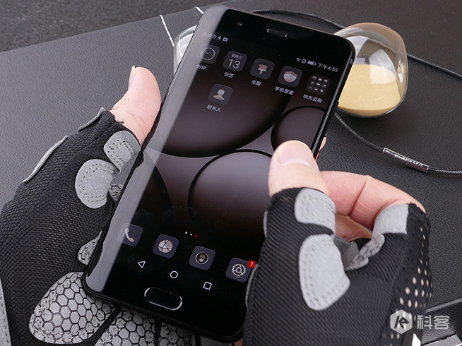 華為P10 Plus亮黑版體驗：旗艦級拍照，手感比iPhone好