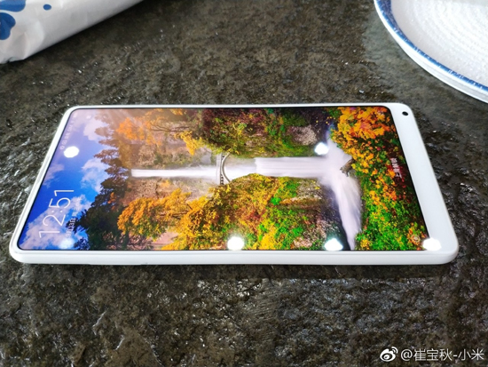 三星和蘋果都不敢做的它做到了！小米MIX 2白色陶瓷版曝光
