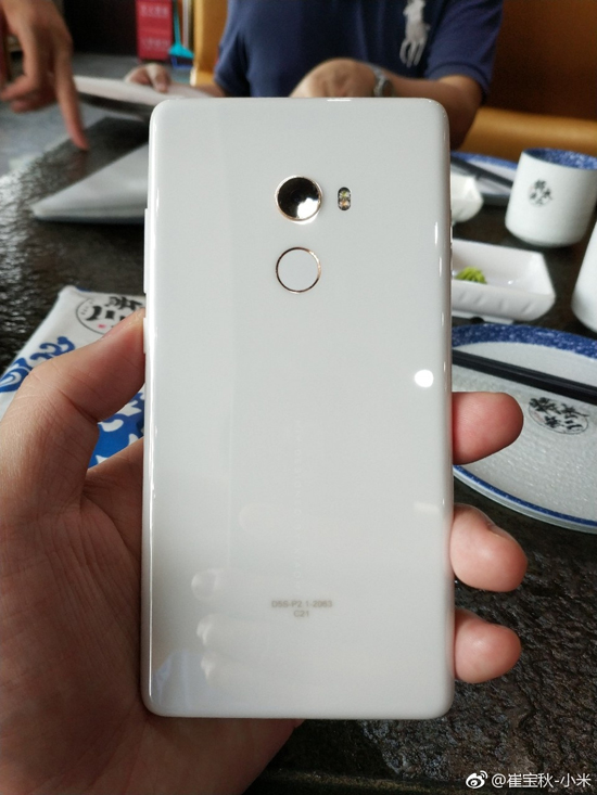 三星和蘋果都不敢做的它做到了！小米MIX 2白色陶瓷版曝光