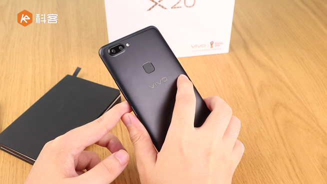 vivo X20上手體驗：Super AMOLED全面屏差別居然這么大？