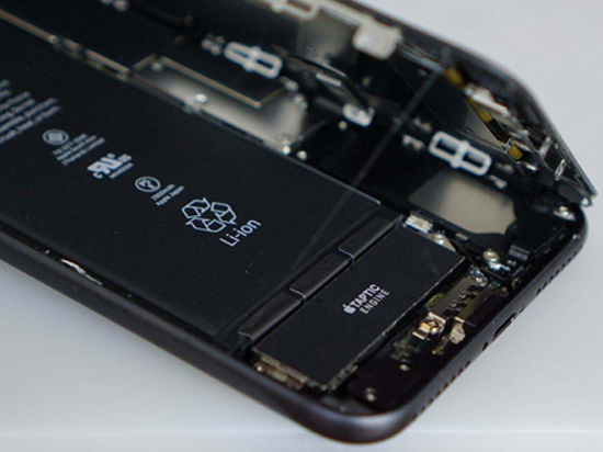 iPhone 8迎來(lái)“十連裂” 蘋(píng)果表示不會(huì)爆炸，尚無(wú)安全威脅