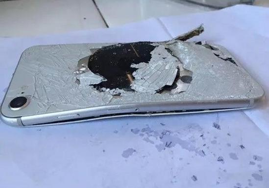 iPhone 8迎來(lái)“十連裂” 蘋(píng)果表示不會(huì)爆炸，尚無(wú)安全威脅