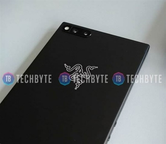 雷蛇Razer Phone真機(jī)諜照曝光：風(fēng)格硬朗，沒有跑馬燈