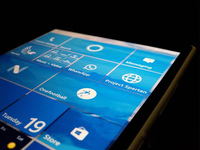 微軟也來參腳折疊屏領域 明年或推出傳聞已久Surface Phone？