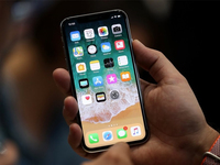 iPhone X今日開售搶破頭，而iPhone 8系列卻在瘋狂跳水