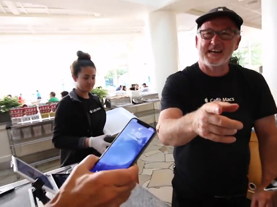 專業(yè)坑爹！女兒公布iPhone X測試機上手視頻：蘋果工程師被炒