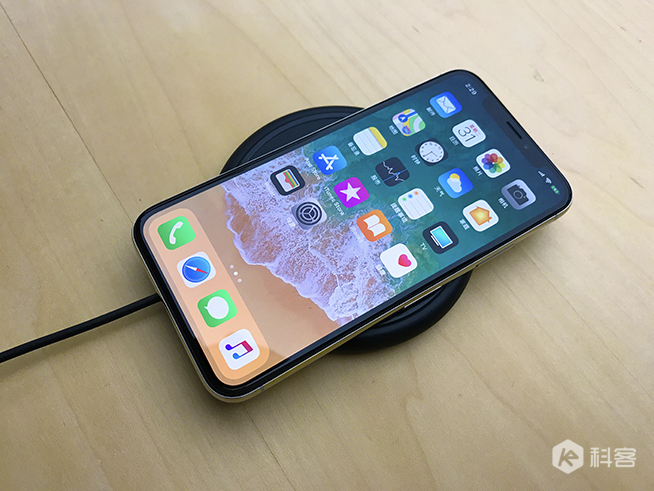 蘋(píng)果iPhone X上手體驗(yàn)：全程驚艷，墨鏡難不倒面容ID