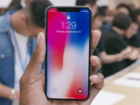 覺得iPhone X底部條很礙眼？其實(shí)它還是很重要的