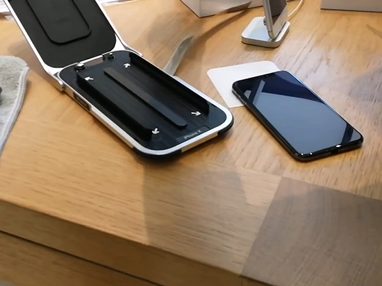 祖?zhèn)髻N膜都要失傳了！因?yàn)檫@是蘋果專用iPhone X貼膜神器