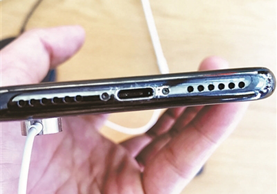 iPhone X深陷“掉漆門” 蘋果工作人員態(tài)度明確：不保修