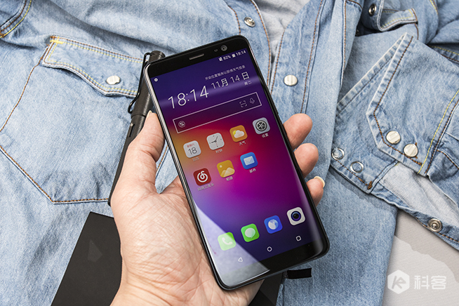 HTC U11+圖賞：全面屏+玻璃鏡面后蓋，高顏值新旗艦