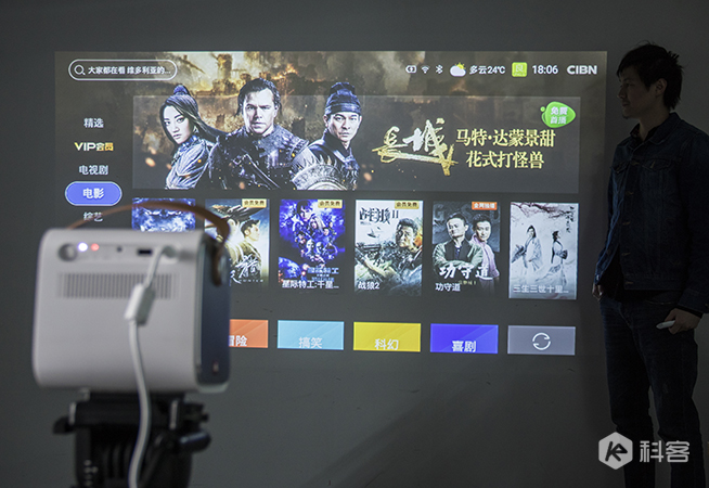 天貓魔屏使用評測：高Bigger年貨！能隨身攜帶的電影院
