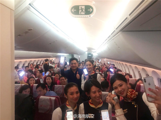 想要在飛機(jī)上愉快玩手機(jī)？或許這些你得先清楚