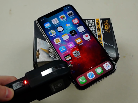 最強(qiáng)無(wú)線充電測(cè)試：電擊的iPhone X真的能被充電嗎？