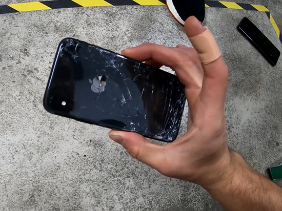 三星S9+蘋果iPhone X跌落測試：不用套的后果比較嚴(yán)重