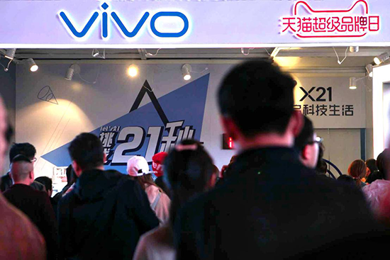 像買飲料一樣買手機？vivo攜天貓推全球首臺手機無人販賣機
