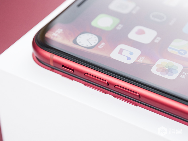 蘋果iPhone XR開箱：這一抹紅色最獨(dú)特