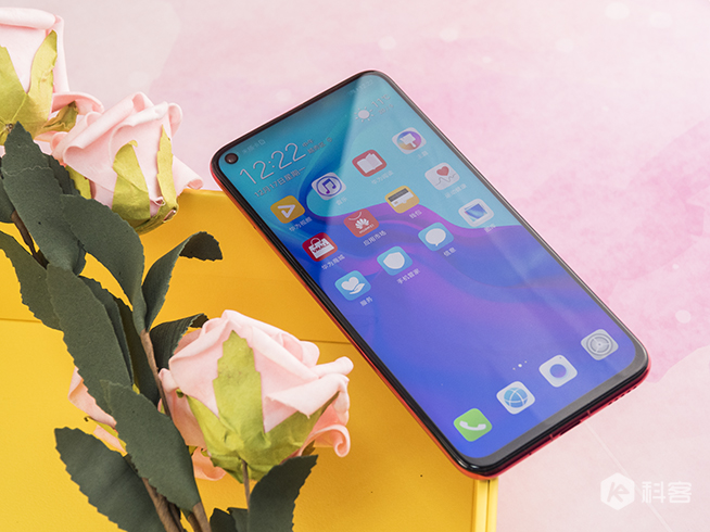 華為nova4蜜語紅圖賞：極點(diǎn)全面屏91.8%屏占比 4800萬像素三攝