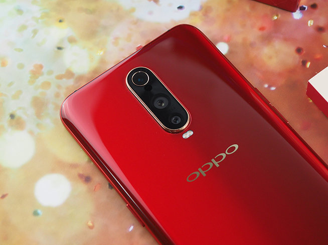 OPPO R17 Pro新年版開箱：祥云小金豬陪你迎新年