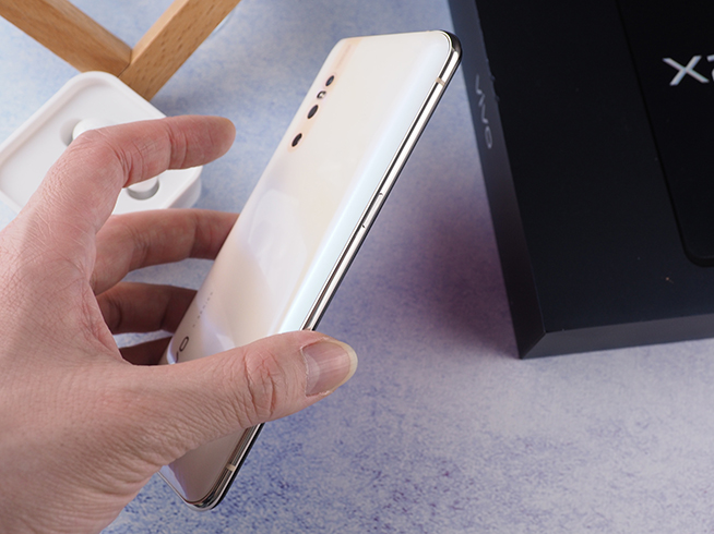 vivo X27上手體驗(yàn)：升降式攝像頭納米級(jí)“羽”設(shè)計(jì) 顏值再提升