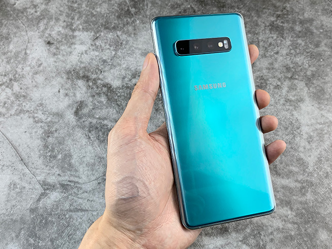 三星Galaxy S10+四大特色體驗(yàn)：夜拍加強(qiáng)，屏幕好看更好玩 