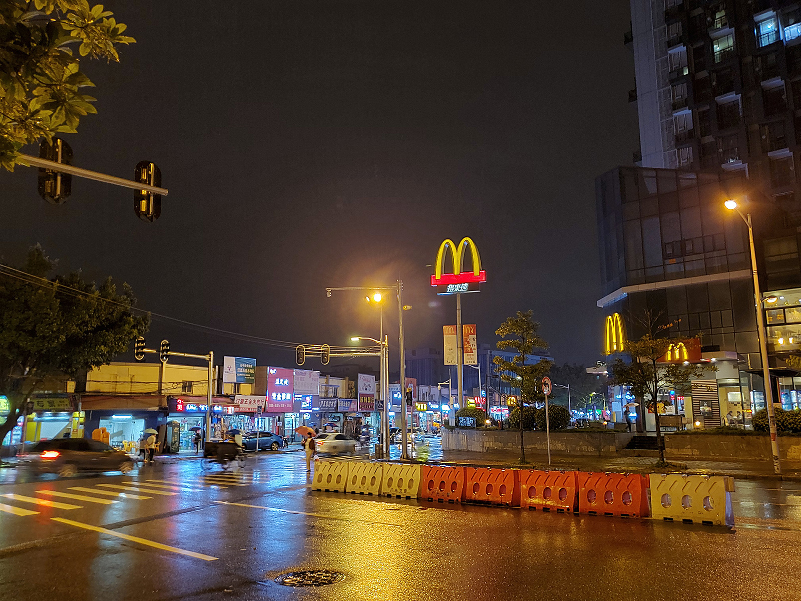 三星Galaxy S10+四大特色體驗(yàn)：夜拍加強(qiáng)，屏幕好看更好玩 